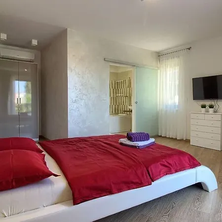 Luxoria With Private Pool And Jacuzzi