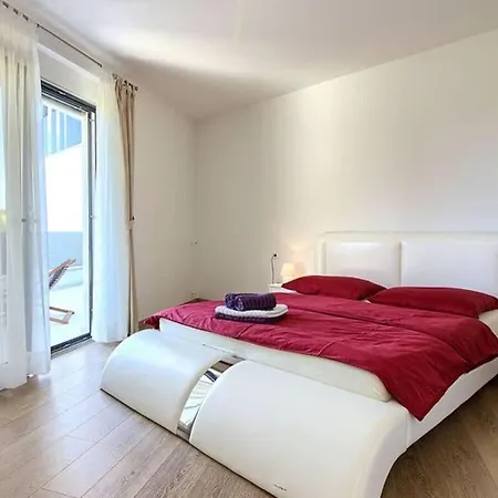 Luxoria With Private Pool And Jacuzzi Casa vacanze *