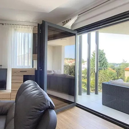 Luxoria With Private Pool And Jacuzzi Casa vacanze *