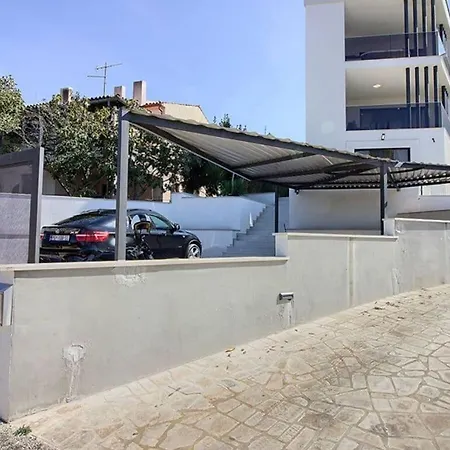 Hébergement de vacances Luxoria With Private Pool And Jacuzzi *