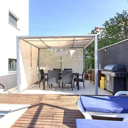 Hébergement de vacances Luxoria With Private Pool And Jacuzzi
