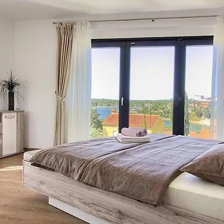 Luxoria With Private Pool And Jacuzzi Casa vacanze *