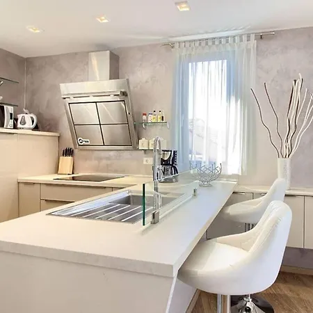 Luxoria With Private Pool And Jacuzzi