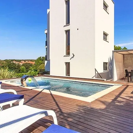 Hébergement de vacances Luxoria With Private Pool And Jacuzzi *