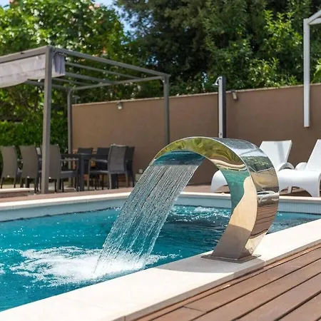 Luxoria With Private Pool And Jacuzzi Pjescana Uvala