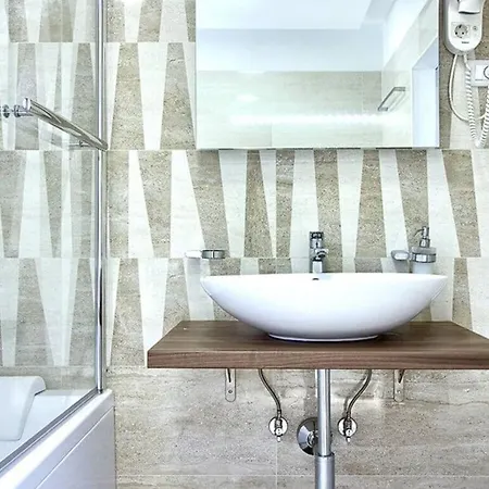 Luxoria With Private Pool And Jacuzzi Casa vacanze *